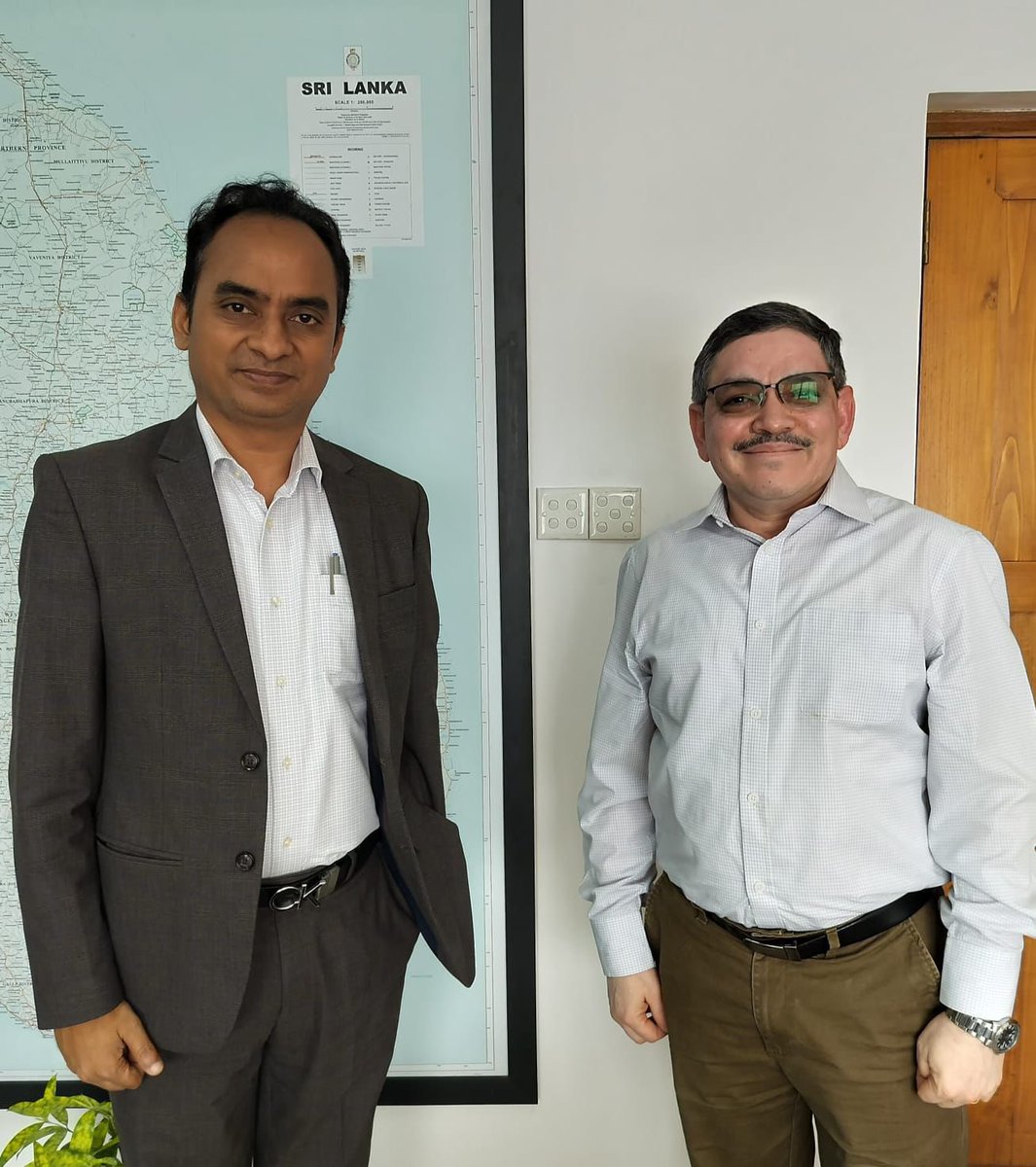 ICGEB in Sri Lanka…!!!! @dineshgupt (Group Leader, Translational Bioinformatics Group @ICGEBNewDelhi) recently made a courtesy visit to meet Dr Satyanjal Pandey, the Deputy High Commissioner at the Indian High Commission in Colombo. Dr Gupta briefed Dr Pandey about the research