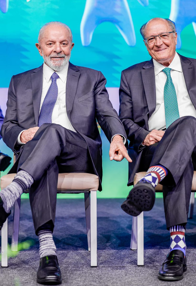 geraldoalckmin's tweet photo. *Aqui a gente veste a meia para fazer o bem para o Brasil!* As cidades precisam ser lugares para as pessoas: para elas viverem, estudarem, trabalharem, criarem seus filhos, prosperarem. https://t.co/hKZytb7mA0