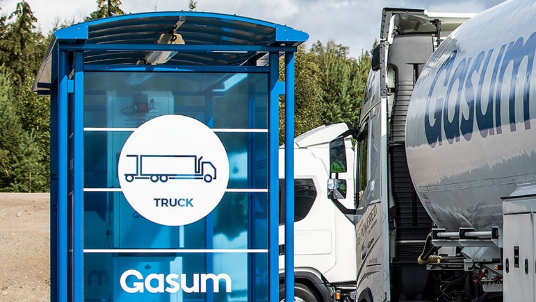 Energy company @GasumGlobal has opened the world’s northernmost #gas filling station in #Rovaniemi, Finland. The new station sells liquefied and compressed gas, serving both heavy-duty vehicles and passenger cars. ➡️ bit.ly/3WRxDIr #finland #goodnewsfromfinland
