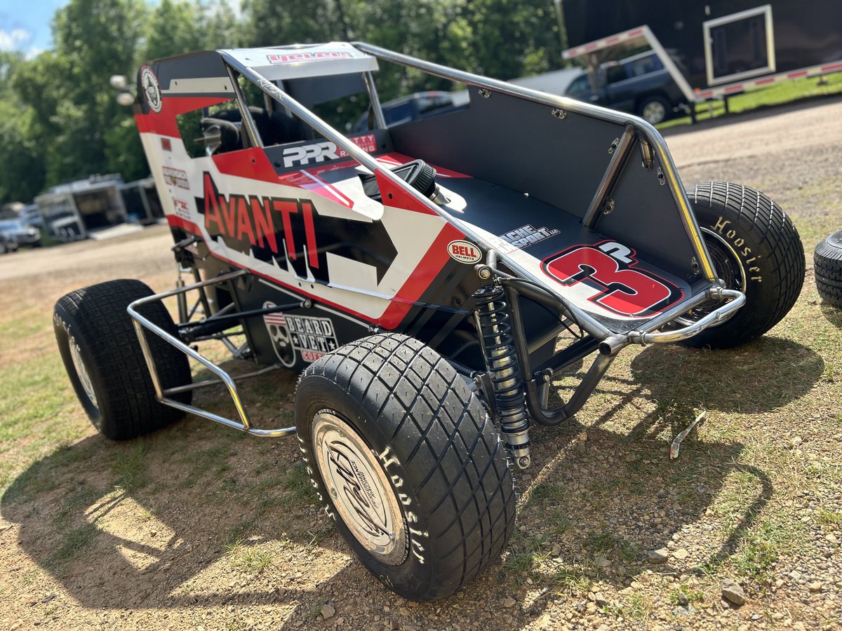 Welcome to the #XtremeOutlaw Series, @jjyeley1. 👏🏻

The #NASCAR veteran from Phoenix, AZ, climbs aboard the Petty Performance Racing #2 for his Midget debut @MillbridgeRacin.

While he’s raced mostly pavement the last 20 years, he’s no dirt stranger as a @USACNation Triple Crown