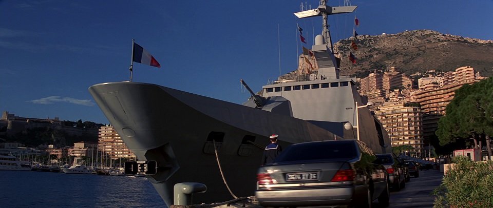 NavLgg's tweet photo. 📺 #Goldeneye en @La1_tve, y sale algún que otro barco 👉 El yate #NorthernCross nombrado #Manticore, la fragata #LaFayette F710 de la @MarineNationale, y algún que otro modelo de @RivaYacht https://t.co/ldeSpHJ5xC https://t.co/VczZefnHY7