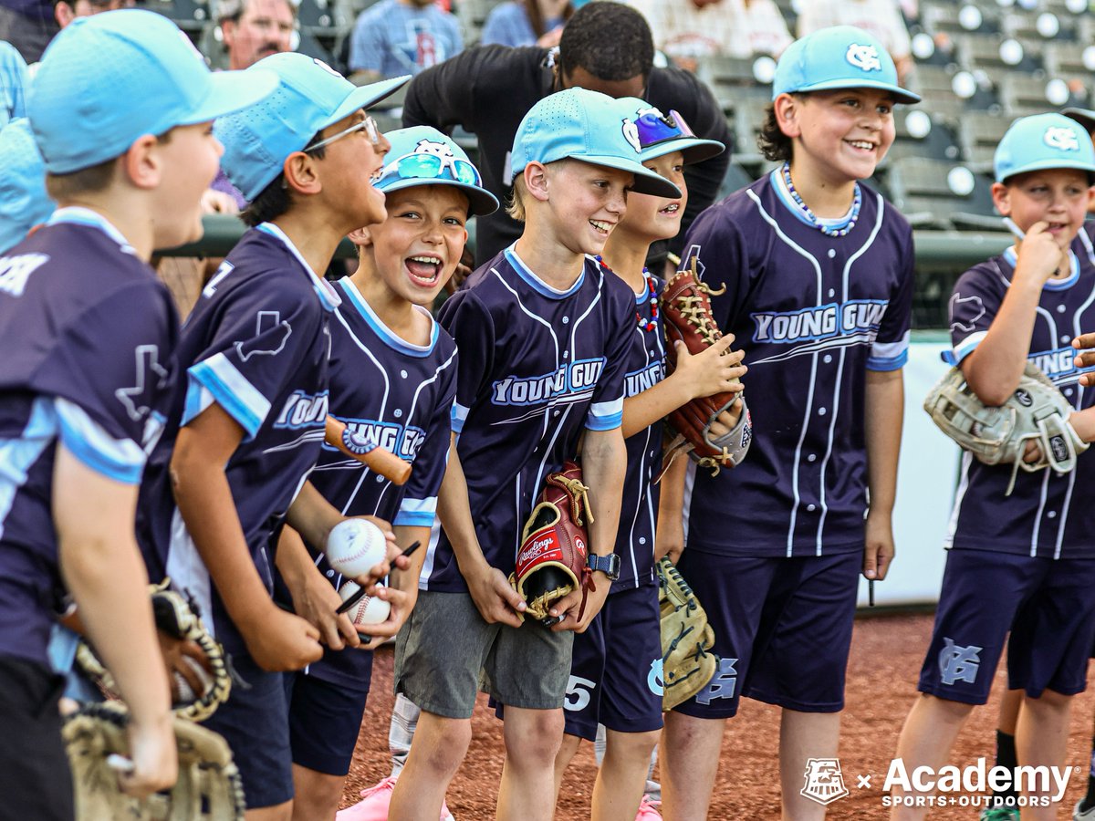 We 💙 our #RRExpress Baseball Buddies, presented by @Academy! Want your little league to be featured? Request Information ➡️ bit.ly/RREBaseballBud…