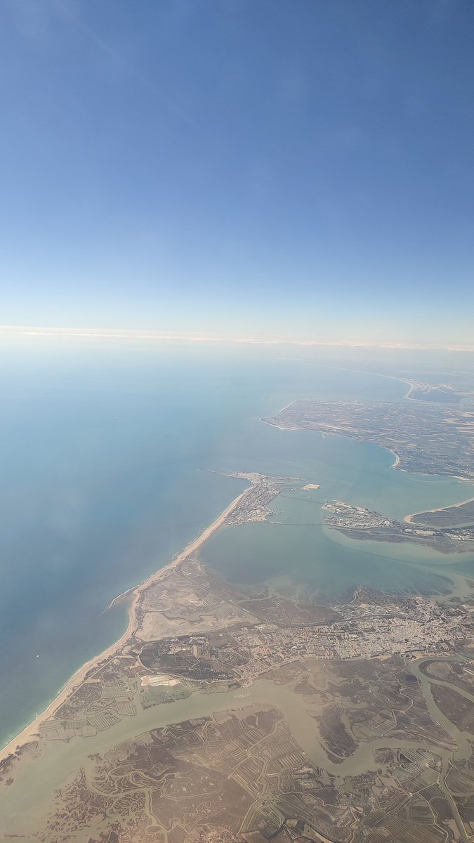 @BinterCanarias Una vez más disfrutando de un vuelo de Binter entre Tenerife Norte y Jerez de la Frontera. Como nos tiene acostumbrados, disfrutamos de la calidad del servicio y atenciones a bordo que son bandera en Binter. A los mandos dos estupendas pilotas.