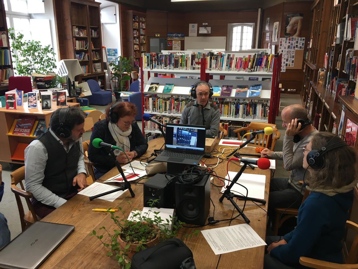 Quand les professeurs s'initient à la webradio ! FIL établissement pour mieux s'approprier nos nouveaux outils ! Merci à @edulab32, à la @dranetoulouse et au @cd32. De beaux projets en perspective avec les élèves s'annoncent.