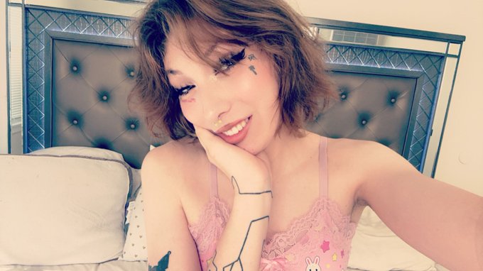 do you think i'm pretty? 🥺 https://t.co/QmpIXeimfz