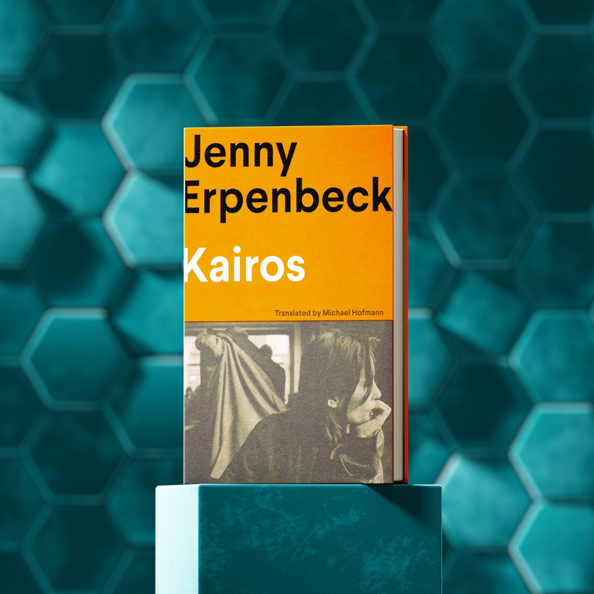 Presenting the winner of the #InternationalBooker2024: Kairos by Jenny Erpenbeck, translated by Michael Hofmann. 🎉 Here's everything you need to know about this year's winning book. ⤵️ thebookerprizes.com/the-booker-lib…