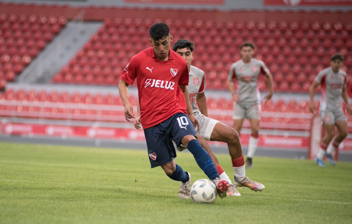 🔛 Ya se juega el segundo tiempo de la #Reserva en el estadio LDA-REB #Independiente 1 – 0 Estudiantes Seguilo en vivo ➡️ lpfplay.com #CopaProyección #TodoRojo 🔴