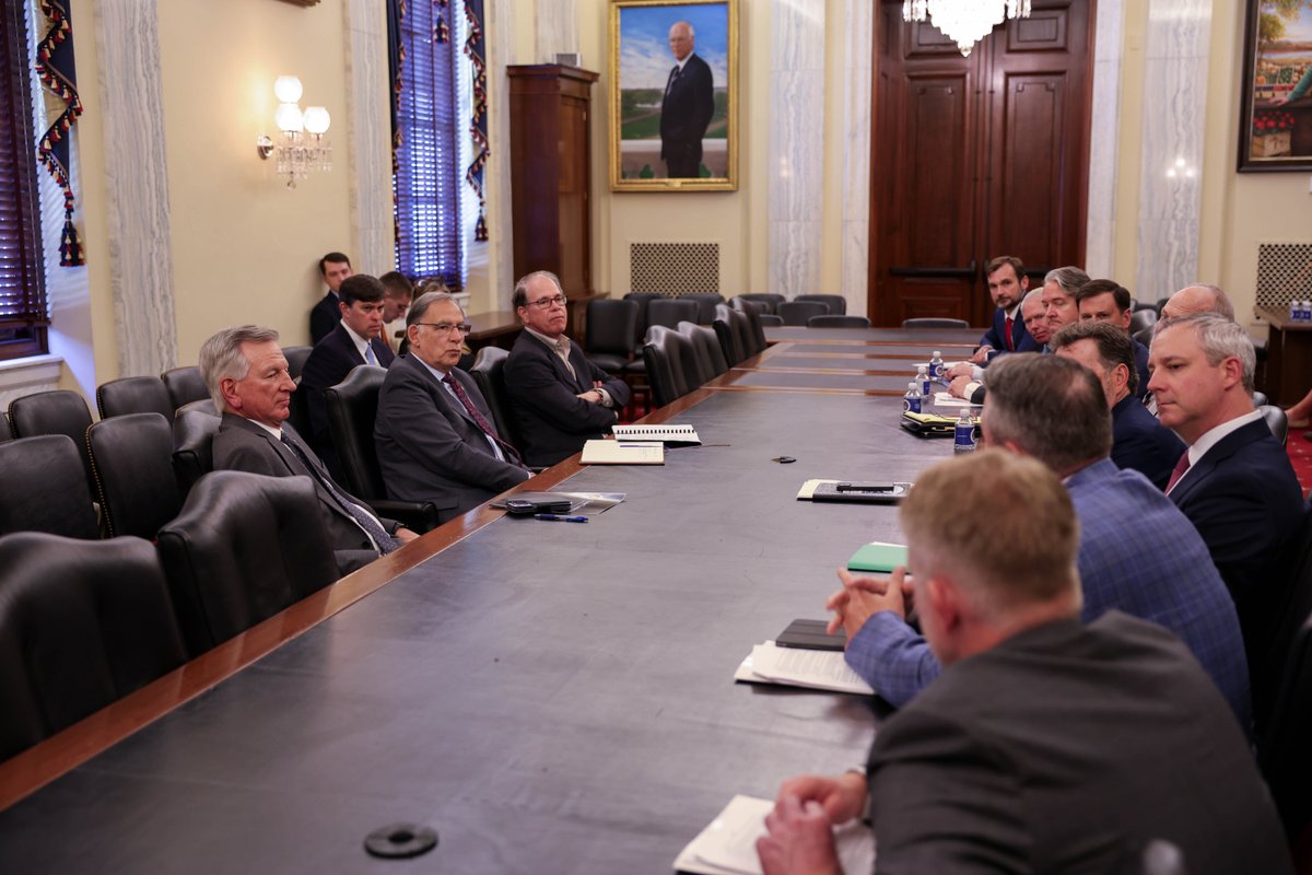 Enjoyed sitting down with members of the National Alliance of Forest Owners, and @JohnBoozman & @SenatorBraun to discuss forestry priorities in the Farm Bill. The timber and forest products industries are economic drivers for Alabama, creating thousands of jobs across our state.