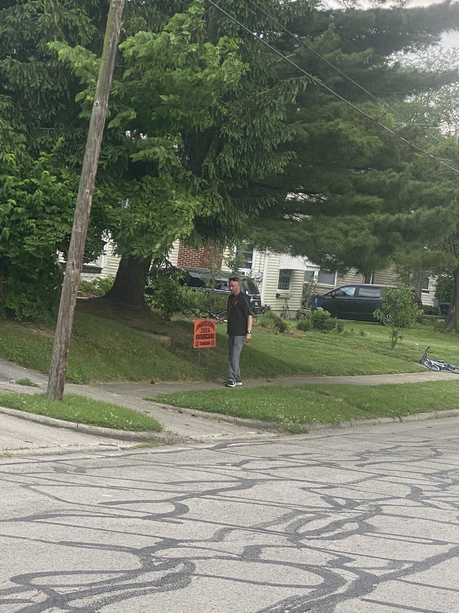 Thanks for your help today <a href="/MrJamesWHSCane/">Mr. James</a>! #gradsignblitz
