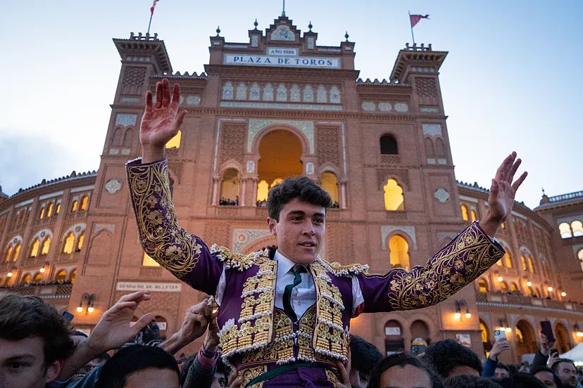 Desoreja con inteligencia y su mano izquierda al sexto de una complicada novillada de Fuente Ymbro; extraordinaria proyección de Peñaranda y valor seco de Ismael Martín, a trofeo por coleta