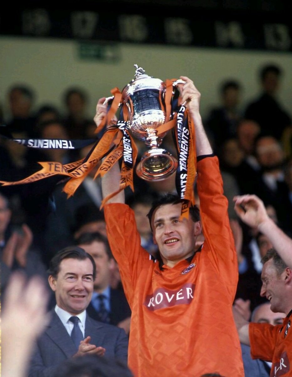 30 years ago this legend lifted the Scottish Cup for @dundeeunitedfc for the first time! The greatest day!