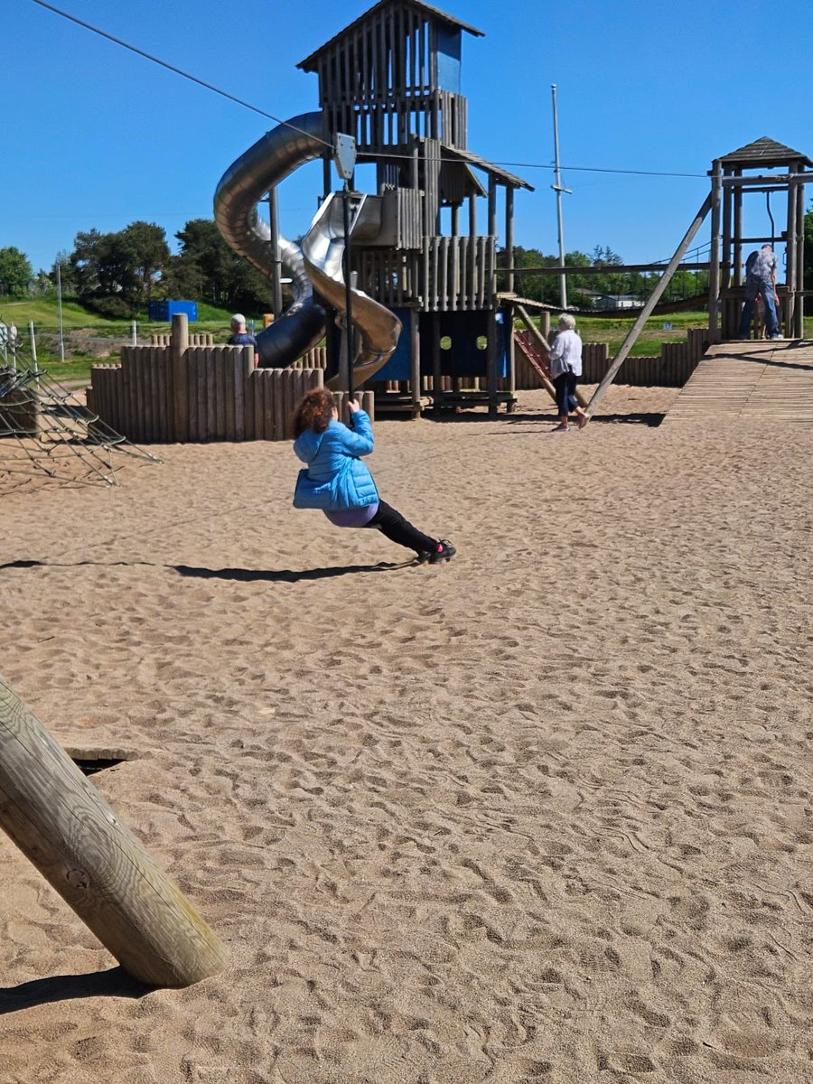 mhs_asn's tweet image. Some action shots from our trip to Blue Seaway park ☀️🛝#FunOutdoors #HealthAndWellbeing