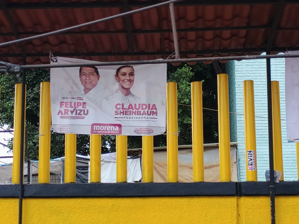 saul_l_luna19's tweet photo. 4hrs antes un operativo se desplegó cubriendo un meeting político de @FelipeArvizu_ #morena en la misma calle; es alarmante vivir en un país lleno de #inseguridad en un #EstadoDeMéxico con #ViolenciaMachista puesto que el agresor no es la primera vez que amenaza una #mujer https://t.co/3gCb1e9olg