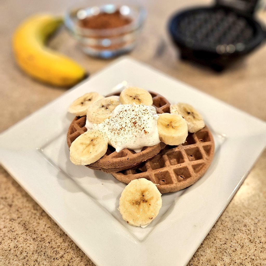 RemakingMonica's tweet photo. Finishing up taking the pics for my easy protein waffles cookbook.
Can you guess what I've eaten for lunch & dinner the past two nights? π
#ProteinUp #LowCarbLife https://t.co/A5wUJp2ckz