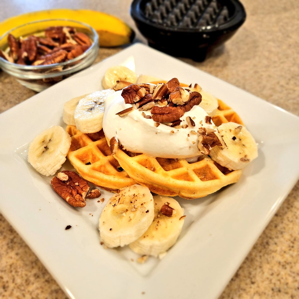 RemakingMonica's tweet photo. Finishing up taking the pics for my easy protein waffles cookbook.
Can you guess what I've eaten for lunch & dinner the past two nights? π
#ProteinUp #LowCarbLife https://t.co/A5wUJp2ckz
