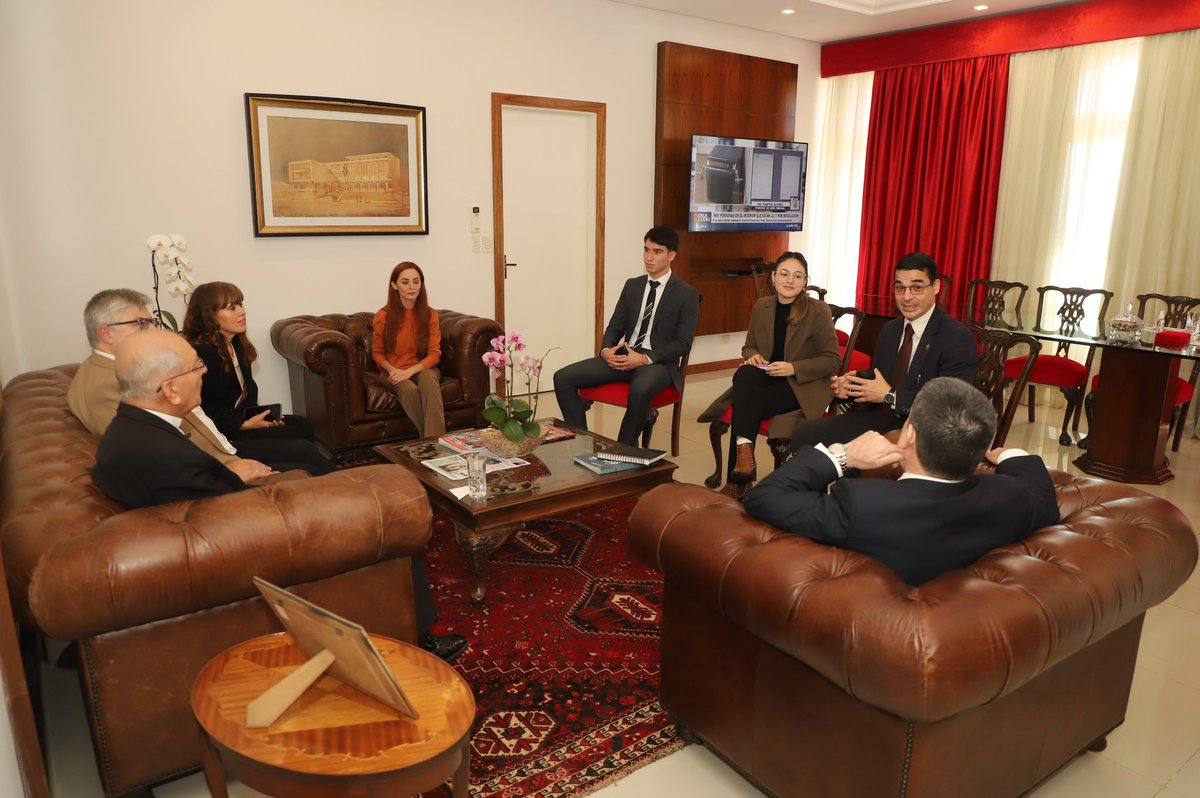ANRParaguay's tweet photo. El Pdte. de la ANR, Partido Colorado, @Horacio_Cartes, recibió hoy a referentes de la Iglesia y la sociedad civil en la lucha Pro Vida y Familia. En la oportunidad Cartes expresó tajantemente que la defensa de la vida y la Familia es la lucha más importante del Partido Colorado. https://t.co/CBnXQOQ0aF