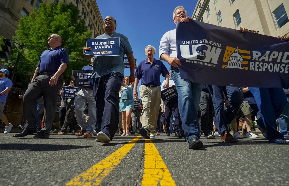 Hundreds of USW Rapid Response activists are rallying in Washington, D.C., this afternoon, calling for the re-authorization of Trade Adjustment Assistance (TAA), a vital lifeline for displaced workers. #USWRR24