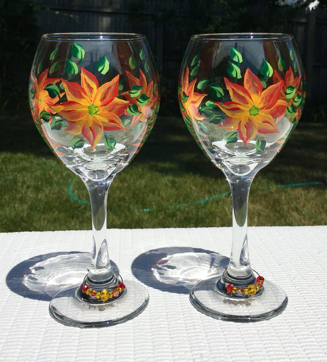 Hand painted glasses etsy.com/listing/834904… #wineglasses #handpainted #giftsforher #SMILEtt23 #CraftBizParty #etsy #etsyshop