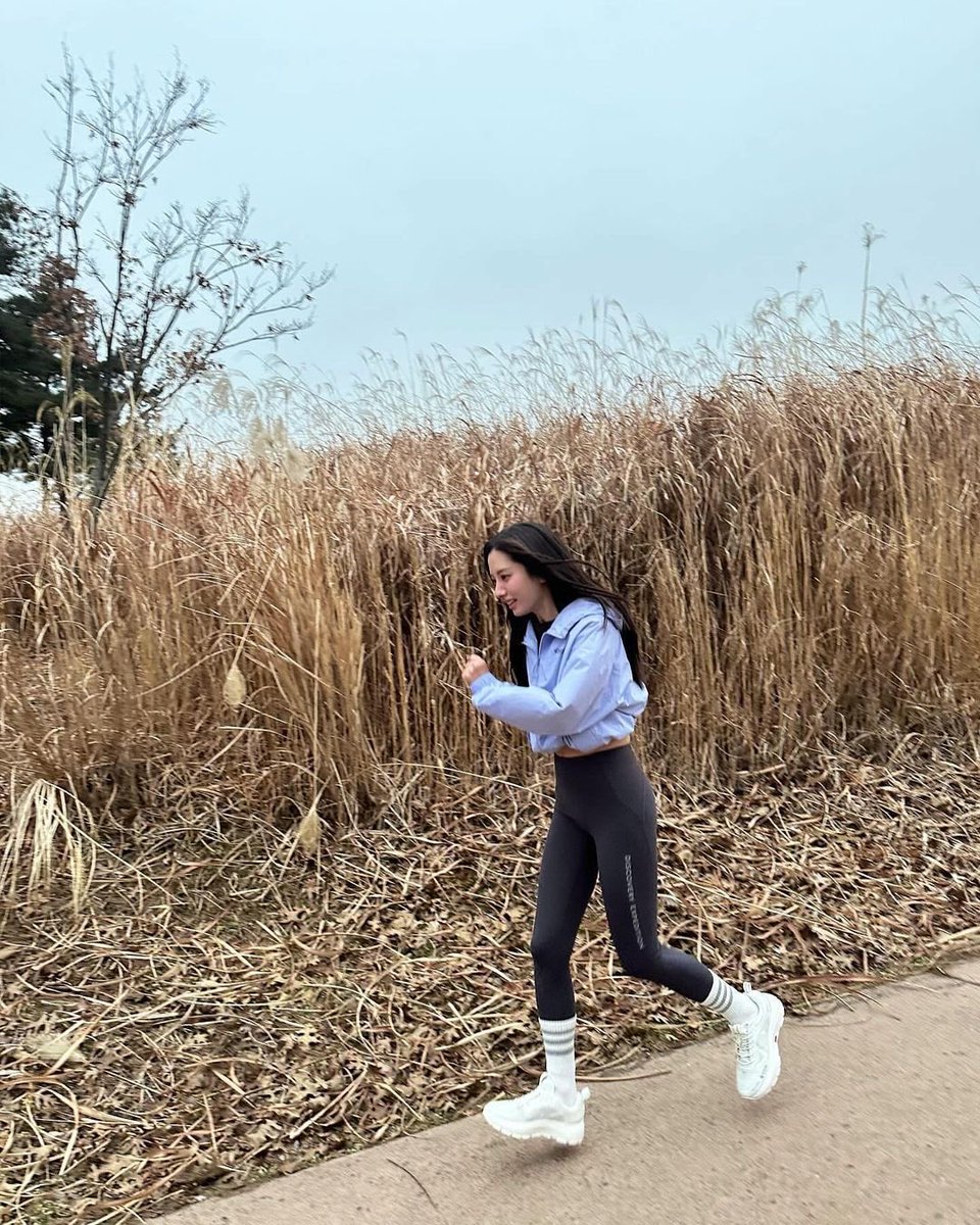 bbonation's tweet photo. If you're a fan of #LovelyRunner you'll love #PyramidGame starring Kim Jiyeon (AKA Bona of WJSN)! I think! I haven't seen either yet! Why don't you watch them both and get back to me? Thanks! #PyramidGameonParamountPlus coming to @paramountplus on March 30th! https://t.co/o7Bp8Ei8gR
