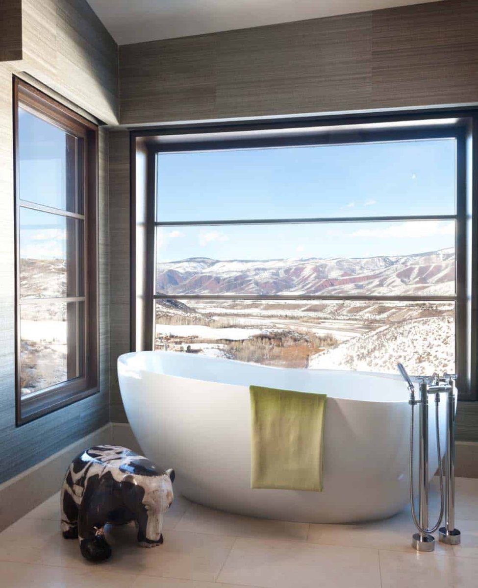 21 Gorgeous contemporary bathrooms featured in mountain retreats onekindesign.com/2016/09/02/con…