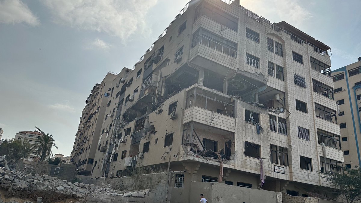 DimaFadel92's tweet photo. Once upon a time I used to call this my home , and now I’m homeless with two little kids 
#help #support #urgent 
#METGALA2024 #Euro2024 #HalaMadrid 
https://t.co/34mksLDJyt

Note: this photo was taken on October, 2023 and now I don’t know any thing about my home 💔🍉 https://t.co/KemoMq3v9a