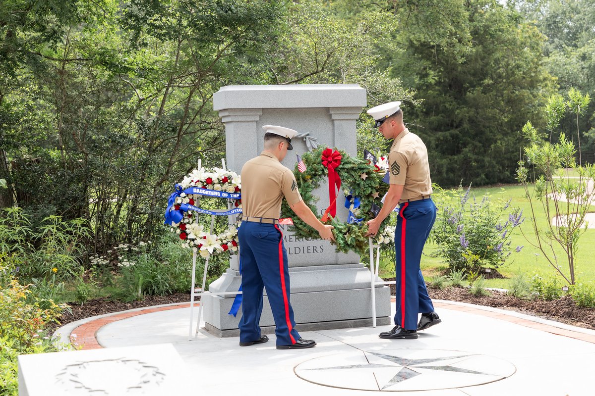 Today, Veterans Park in College Station unveiled its newest memorial, the Tomb of the Unknown Soldier Never Forget Garden. 

📸See more: flic.kr/s/aHBqjBrmz4

#NeverForget #HonoringHeroes