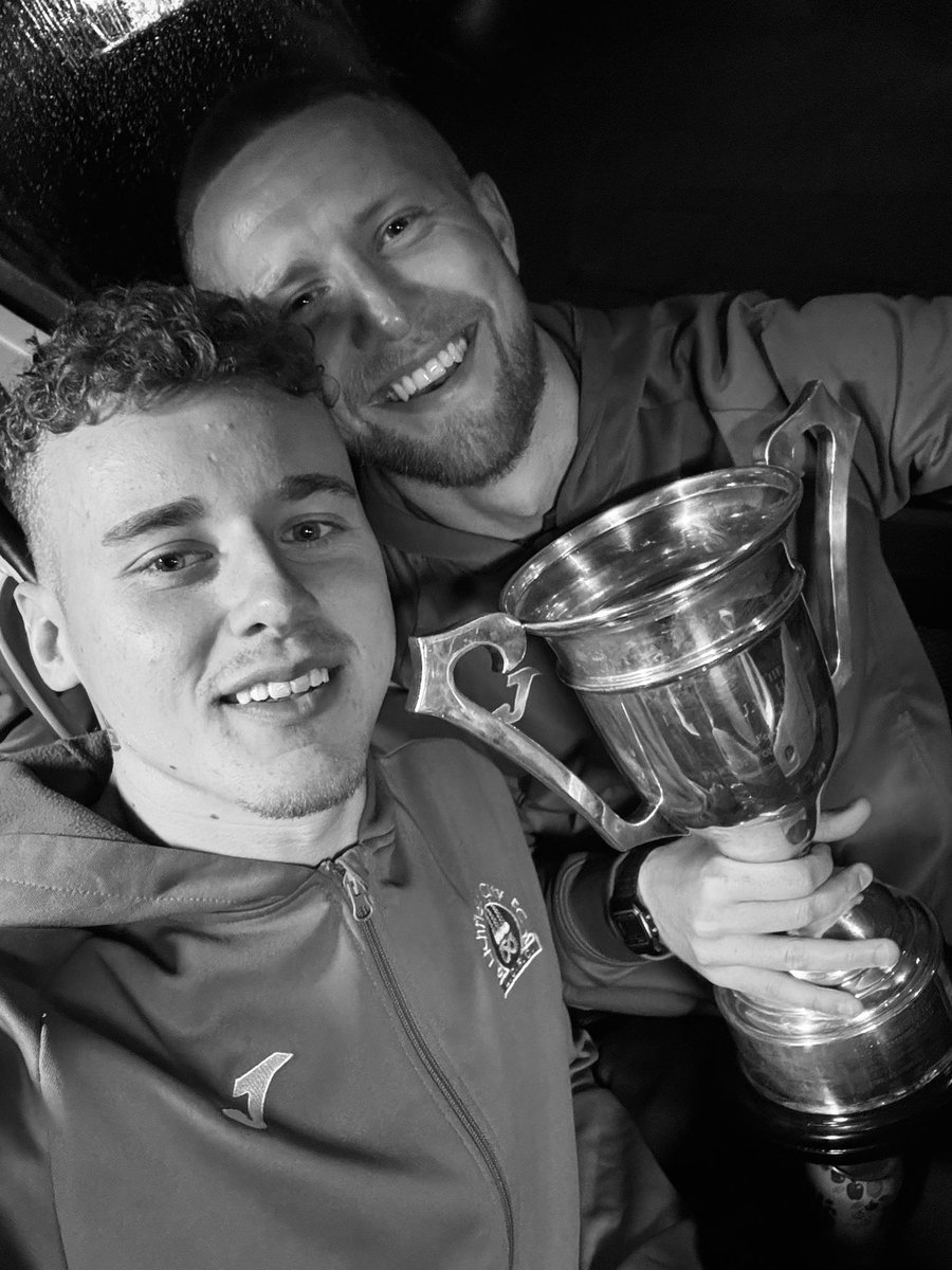 And again 🏆🍾 full back union <a href="/joe3hainess/">Joe Haines</a> my f***ing idol❤️❤️❤️#upthelich