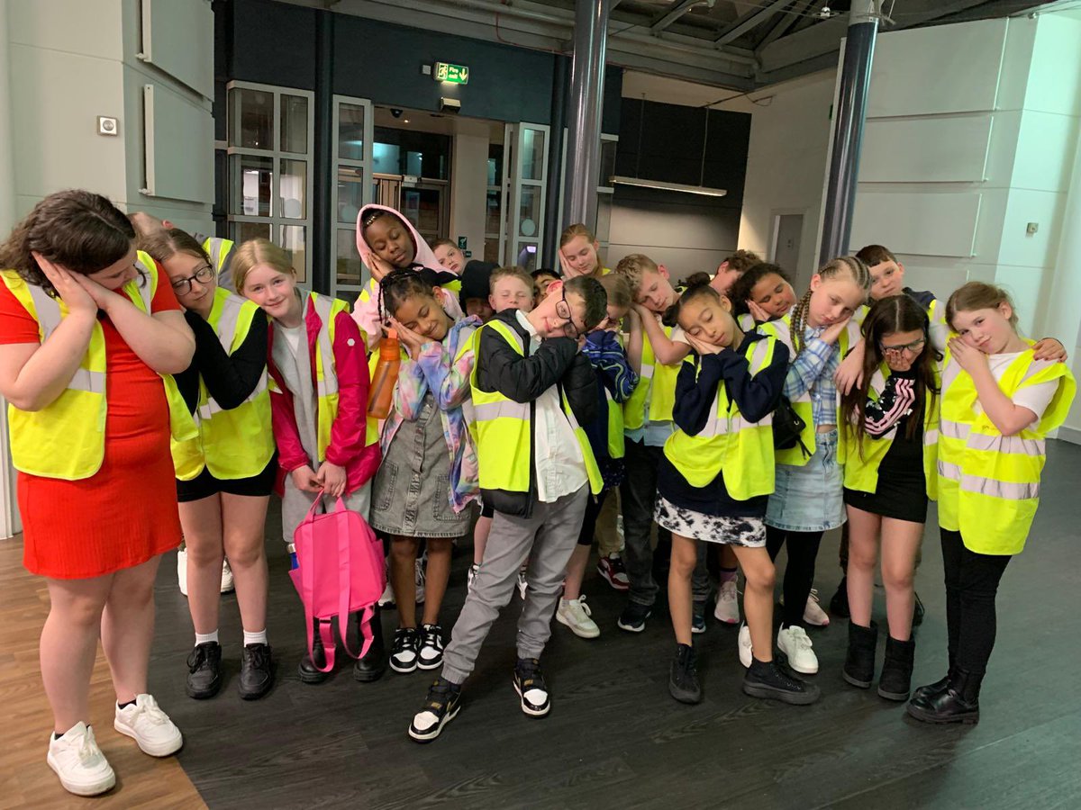 #SheridanClass have had a wonderful day exploring London and visiting the theatre. They are all ready for a good night’s sleep now … the staff hope 🤞