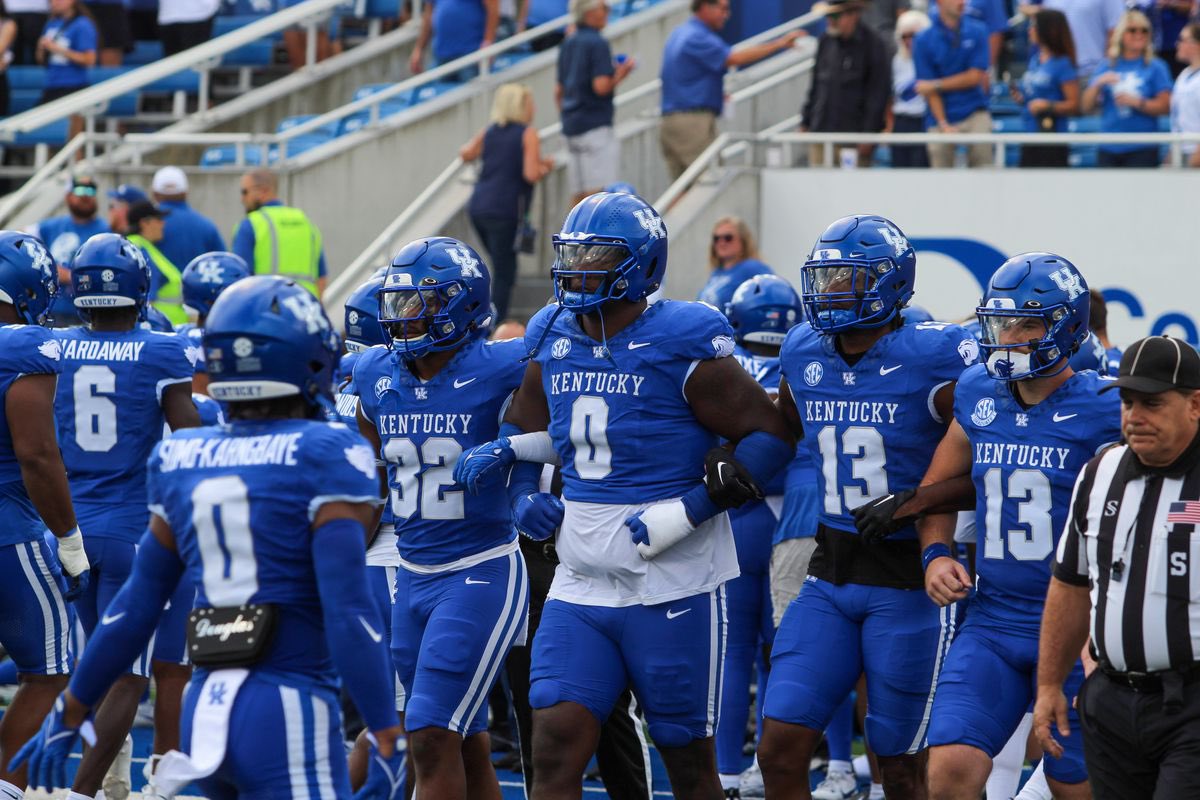 Blessed to receive my first SEC Offer From the university of Kentucky🔵⚪️ #BBN @vincemarrow @Kivy9292 @CoachTreWB @CoachDirty_ @CoachCamFB4