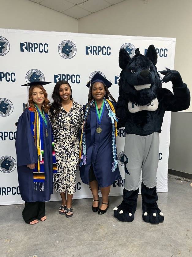RiverParishesCC's tweet photo. Here we go again! Session 2 was jam-packed with friends and family joining in the celebration as we celebrated our newest graduates, including our dual graduates in the Early College Option program. Congratulations, graduates! #ECO #RPCCGrad https://t.co/BumHIBFwkb