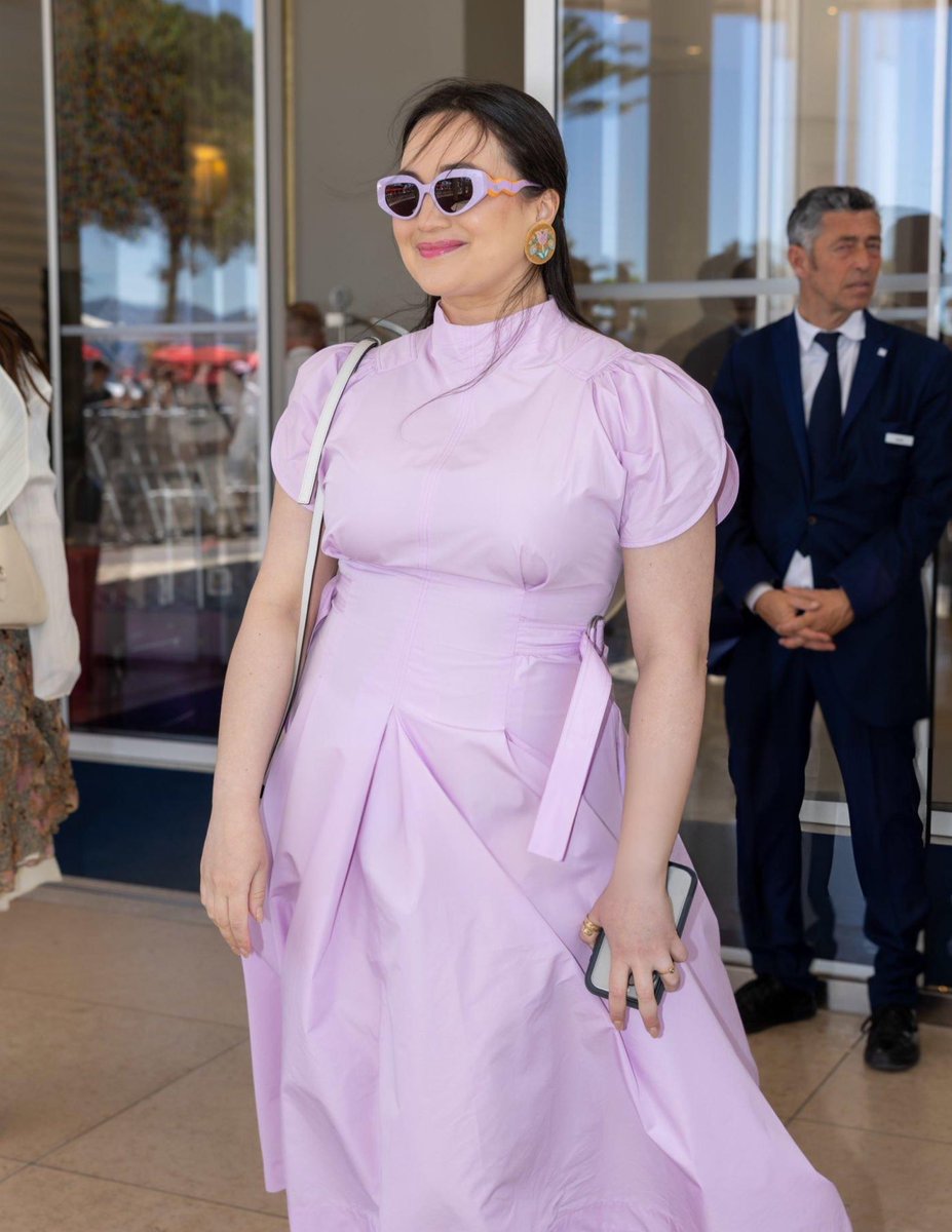📸 Lily Gladstone in Cannes today 😎
