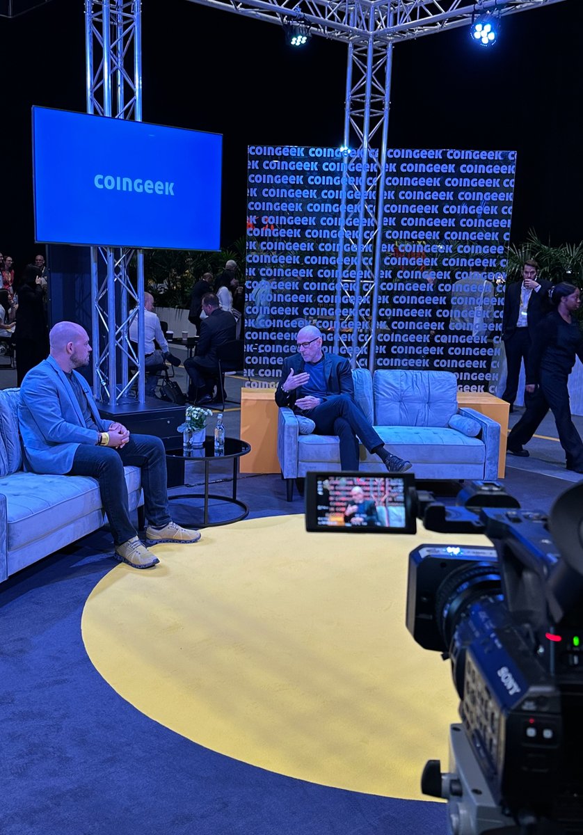 #LDNBlockchain24 is up and running - @kurtwuckertjr interviewing @profgalloway on the @LDN_Blockchain floor. Follow for more.