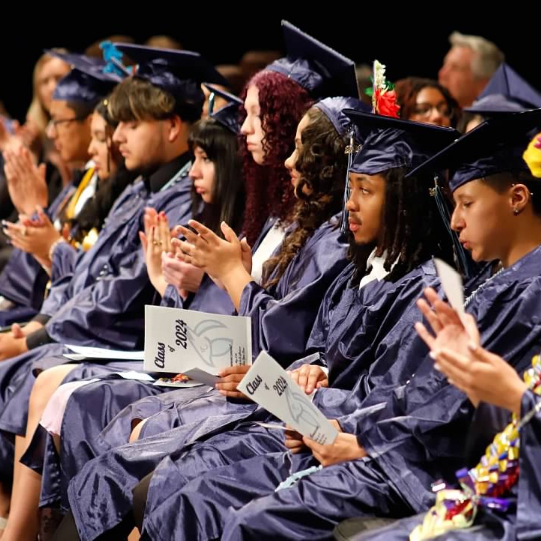 dps_k12's tweet image. The #2024Grad photos keep coming! 🎓 More #DPSGrad moments to enjoy. Congratulations to the students of Kunsmiller Creative Arts Academy! 🌟 #DPSAlumni #DPSGrad2024

📷Photo Credit: James Zucco