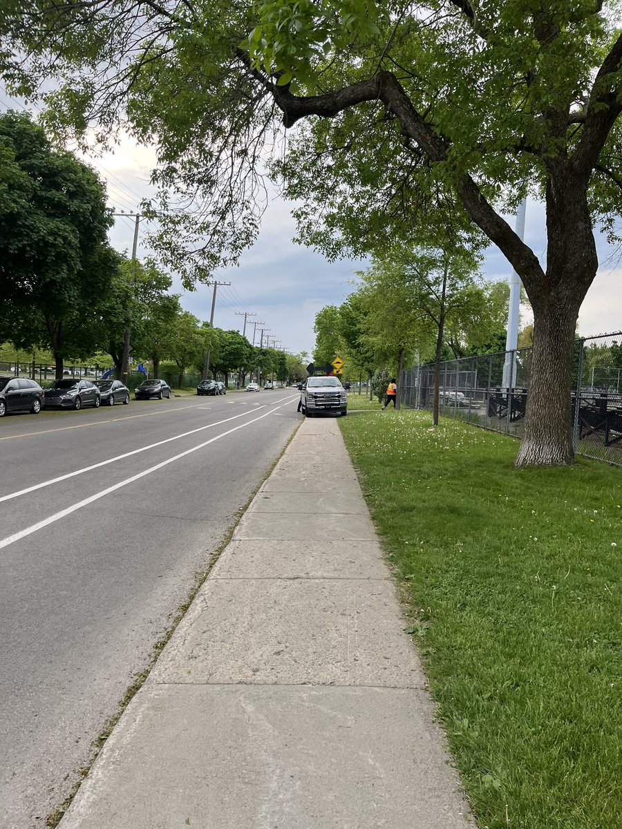 JulienB_BTW's tweet photo. @MTL_Ville Au moins ils ont laissé rouler le moteur. https://t.co/UZ4KpsA0MX