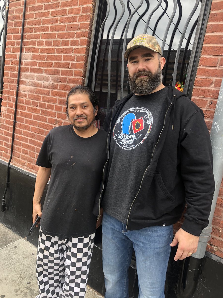 tnuzzie's tweet photo. @johnnybrendas @greeelss please get this selfie to the right guy https://t.co/sfryUadctV