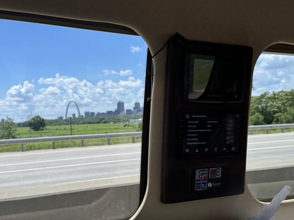 LandJet's tweet photo. LandJet offers views you wouldn’t see from the sky…take the scenic route with LandJet

#Productivity #OnTheGo #ScenicRoute #DoorToDoor #LandJet #BusinessTravel #LuxuryTravel #StLouis https://t.co/Krm4dDO7kS