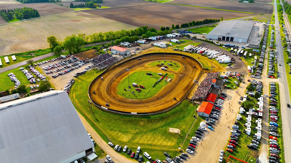 𝙎𝑼𝙉𝑫𝘼𝒀 𝑺𝙐𝑵𝘿𝑨𝙔 𝙎𝑼𝙉𝑫𝘼𝒀 May 26th Join us for the BC Indiana Double! 🏁💚🇺🇸 ✔️ Sprint Cars ✔️ Modifieds ✔️ Thunder Cars Pits open at 3pm Grandstands at 4pm Racing at 7:30pm GA $20 Kids age 12 & under FREE Pit Pass $35 (all ages) 📸 Trenton Mann