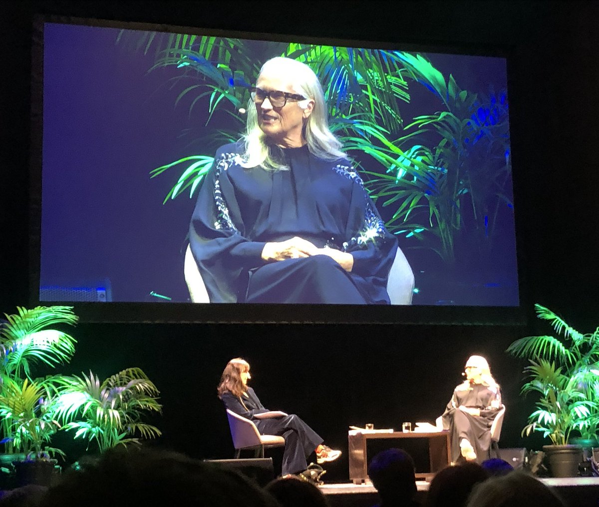 mulhernocinema's tweet photo. Neste fim de semana pude ouvir Jane Campion falar sobre seu processo criativo em um painel super especial do Auckland Writers Festival. Vou contar tudo em breve na newsletter para apoiadores do Mulher no Cinema. Para assinar: https://t.co/rRZvewHA2a https://t.co/S4sWnJyUa0