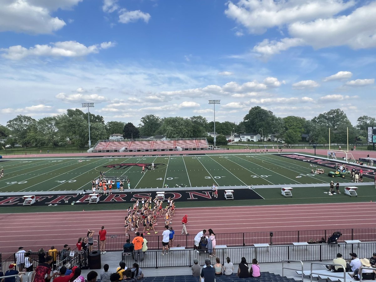 Girls are at the Regional tonight!

4x800 getting ready to start 

Live Results: 

milesplit.live/meets/622484

<a href="/MHSBeMOORE/">Mooresville Athletics</a>
