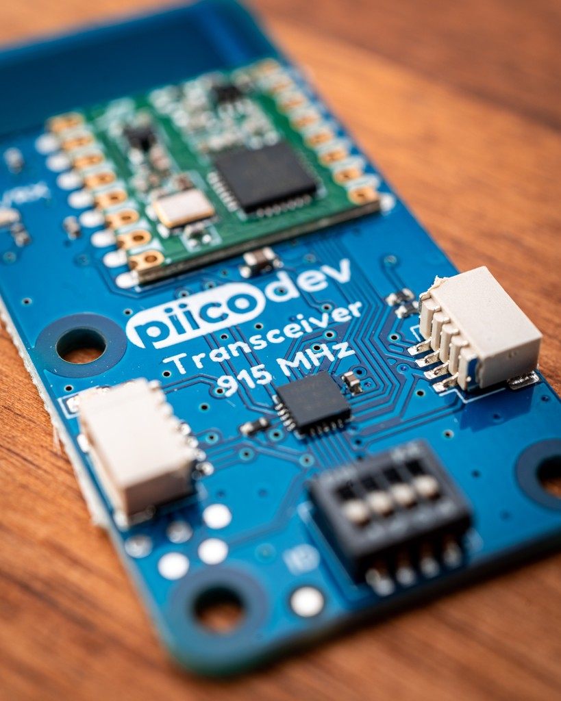 CoreElecAU's tweet photo. πΌπ» Send data between #MicroPython platforms with the #PiicoDev Transceiver, a 915MHz packet radio perfect for remote control systems and data transmission up to 100 metres outdoors! Read our guide for the PiicoDev #transceiver. https://t.co/n95DwTv02p https://t.co/R7M22yKHxt
