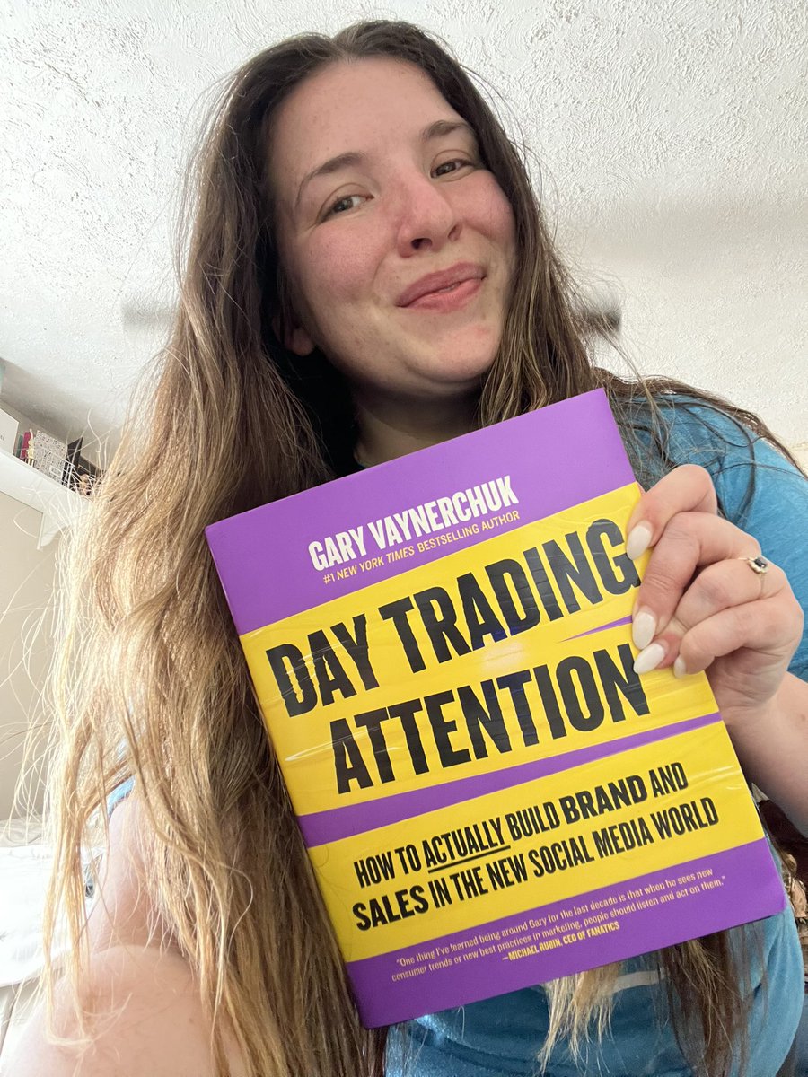 destinynlegrand's tweet photo. Just got my copy of DTA from @garyvee and been watching the @veefriends live on @Fanatics all day. Diving into this and only a few pages in… already SO MUCH VALUE. Thank you for writing this Gary 🫶🏻 https://t.co/JpmUIDfAiE