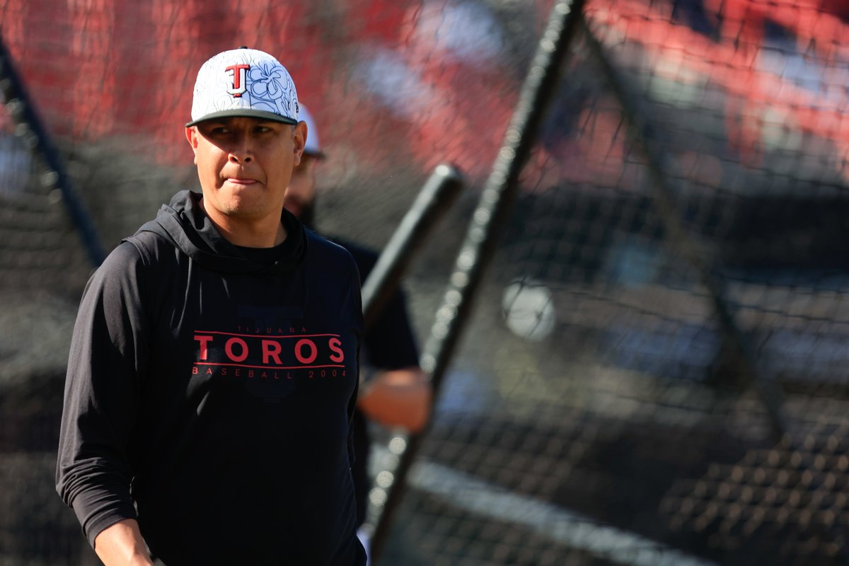 Junto a Luis Carlos Rivera, también causaron baja del equipo Nestor Rojas (coach banca), Roberto Pérez (Coach 1ra), Gilberto Sotomayor (coach 3ra) y Bruce Maxwell (Coach catchers). El 'Chamo' Carlos Hernández fungirá como manager interino este martes. #TorosNews #TorosAquí #LMB