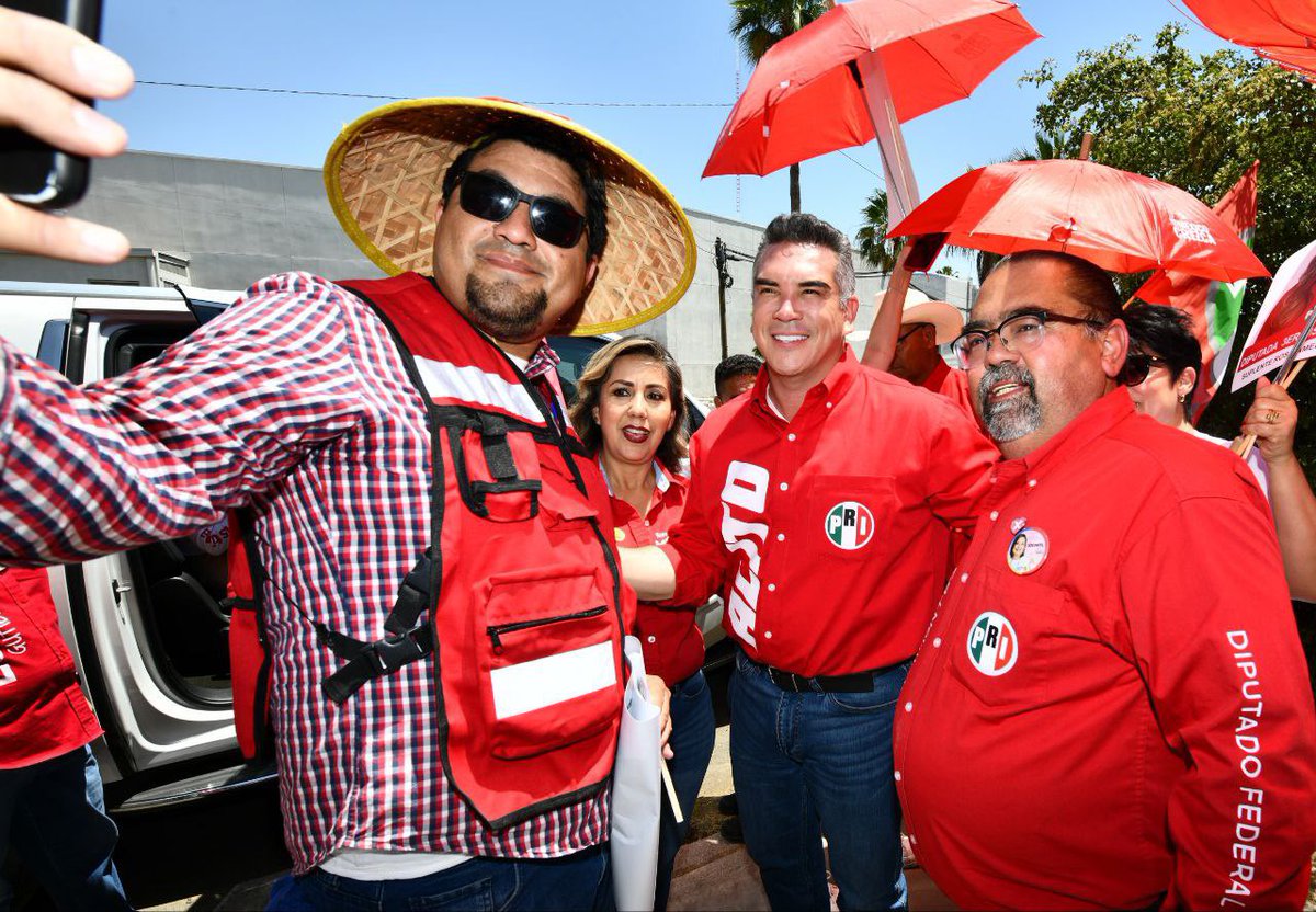 ¡Estamos en la Calzada Cetys, aquí en Mexicali, saludando a los vecinos y compartiendo las propuestas de nuestras candidatas y candidatos! ¡El 2 de junio vamos a ganar, #VotaPRI!