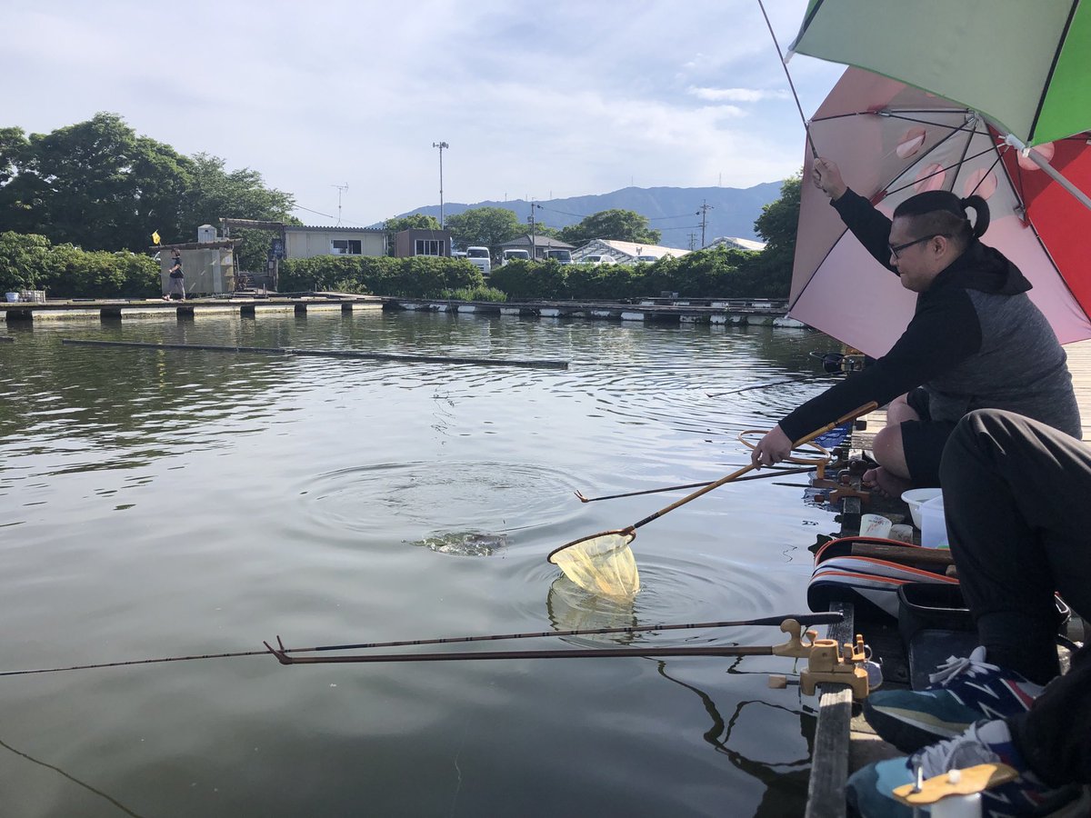 先日つつじ池でご一緒した内間くん 印象的だったのが… 「脳汁が出るほど楽しい！」 「釣れなくてヤキモキ 　している時が楽しい！」 という彼の言葉でした🙇‍♂️ そう！へら鮒釣りは 若い世代にとっても脳汁が出るほど🤣 楽しいんです！🤩 今以上にファンを増やす事は 絶対に可能だと確信しています🤗