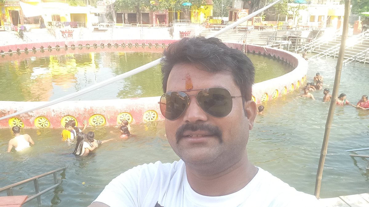 BADABUSINESSin's tweet photo. @SudarshanNewsTV आप को जानकर खुशी होगी कि 50000 रु मेरा " सुदर्शन न्यूज़ के राज कुमार पुरोहित - ज्योति - रजत मिश्रा और श्री सुरेश सर ने मिलकर ठगा है , मैं इस चैनल से बड़े भाव से गया था सेवार्थ किन्तु इन लोगो ने गलत आरोप लगा कर पूरा पैसा हड़प लिया । https://t.co/LQ2o06qUJj
