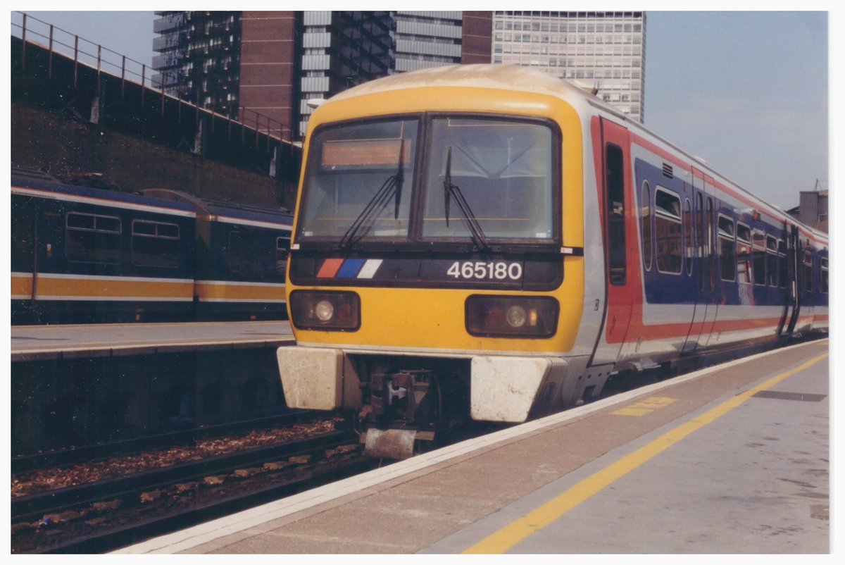465 180 at London Bridge at 11.21 on 31st July 1999. @networkrail #DailyPick #Archive @Se_Railway