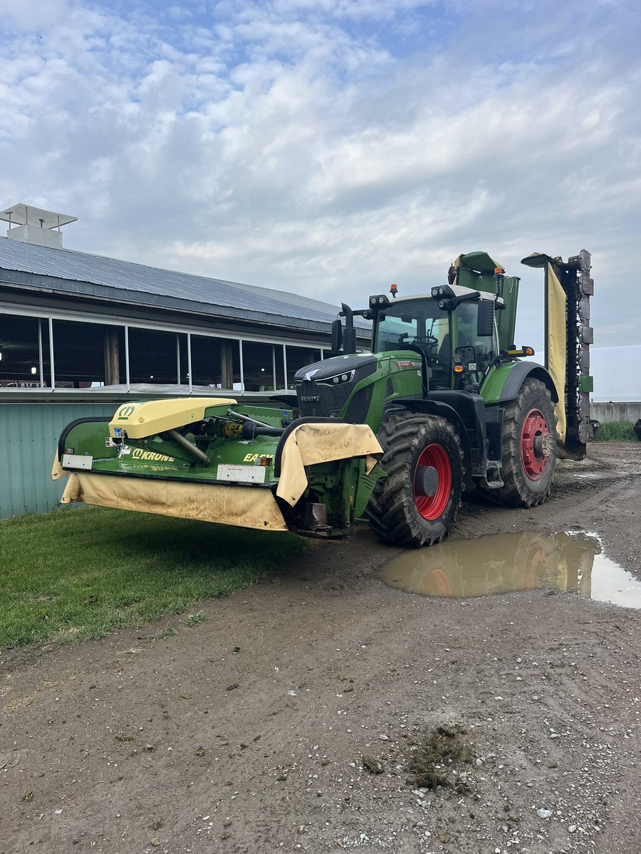 Almost ready to go. #ontag #fendt #krone