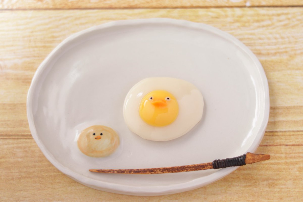 今日はたまご料理の日🥚 練切で作ったピヨたま卵焼verです🍳