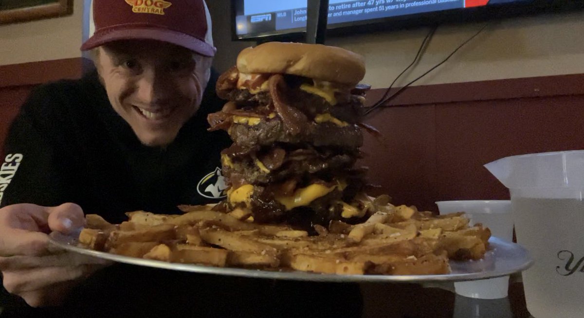 NathanK92785792's tweet photo. Sidelines Bar & Grill’s Rebecca’s Revenge Challenge
https://t.co/lLNeOQQAgh
#food #foodchallenge #burger #Pittsburgh #pennsylvania #sidelinesbar https://t.co/wbMaDltKxs