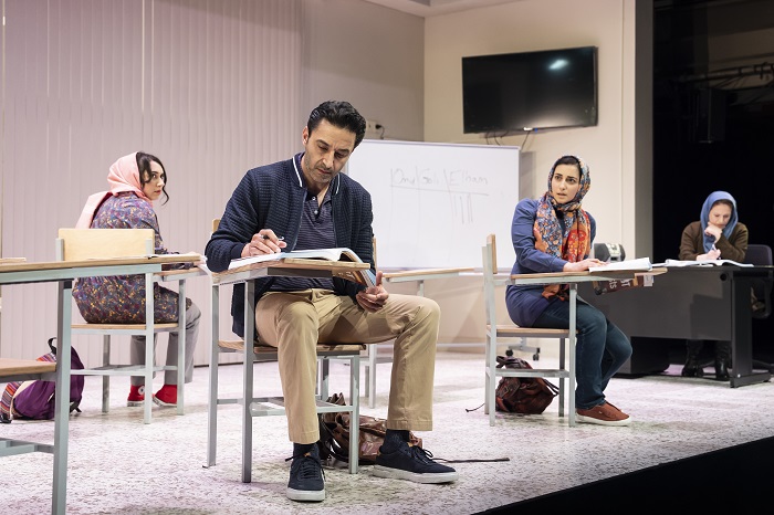Ent_Chicago's tweet image. 'English' is an intimate play that follows a group of Iranian adults who are taking an English class. Hilariously funny, poignantly thoughtful, and incredibly produced, this is a can't-miss show playing at @GoodmanTheatre!
entertainingchicago.com/goodman-theatr…